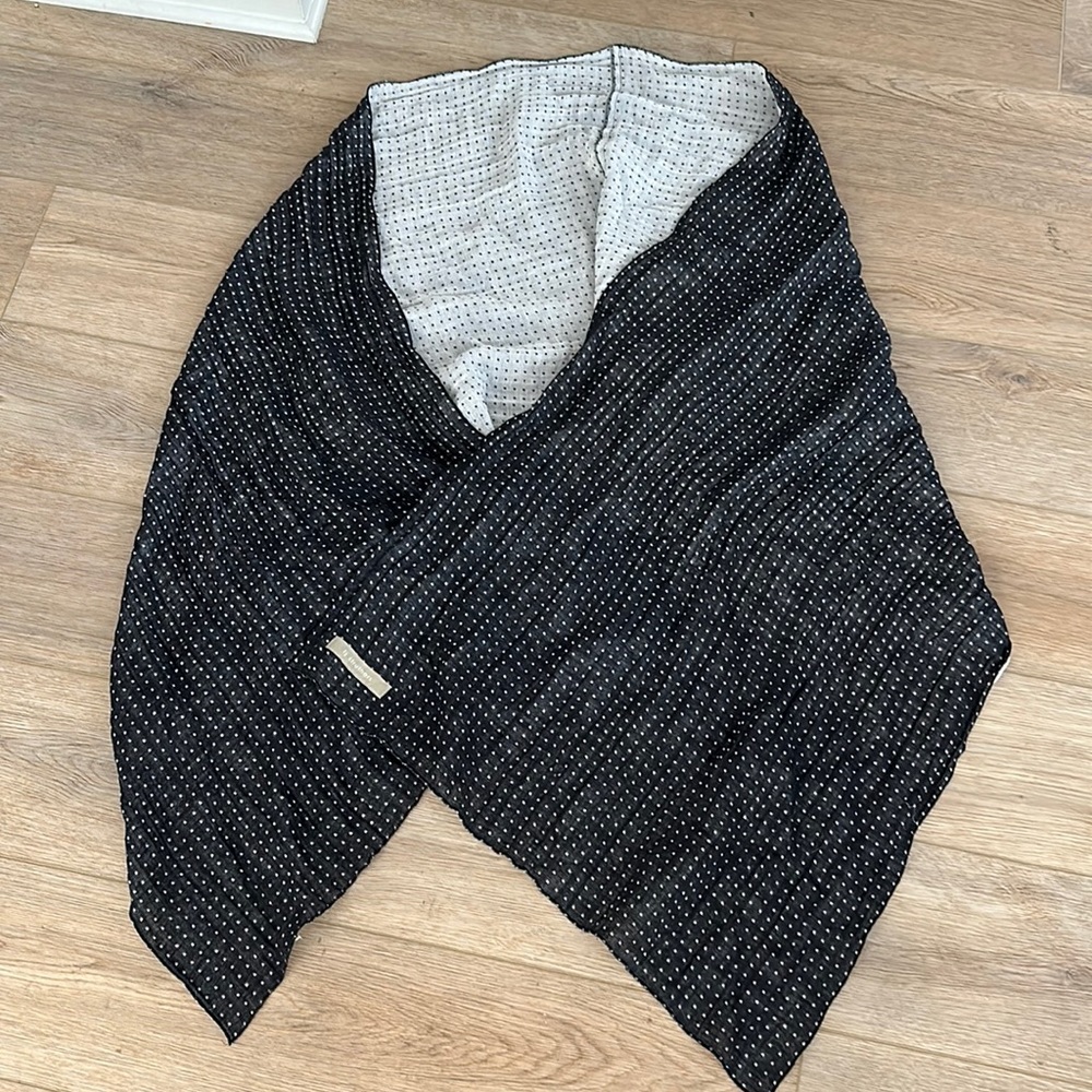 L J Struthers luxe Swiss polka dot linen wrap 🤩